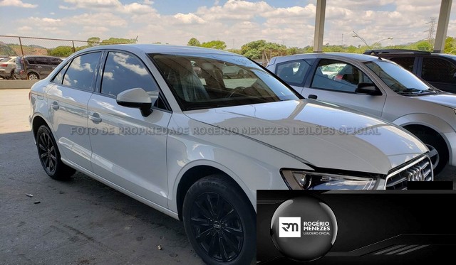 Lote 009 - AUDI A3 SEDAN AMBIENTE 2016