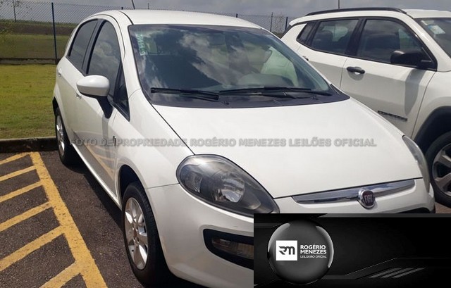 Lote 025 - FIAT PUNTO ATTRACTIVE 1.4 2016