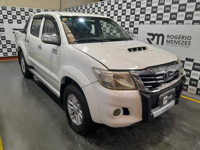  LOTE 006 TOYOTA HILUX CD4X4 SRV 2012/2012 DIESEL