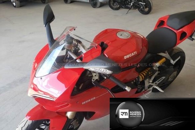 Lote 004 - DUCATI SUPERBIKE 1199 PANIGALE 2015